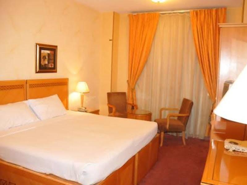 Qasr Al Ansar Golden Tulip Hotel Medina Exteriör bild