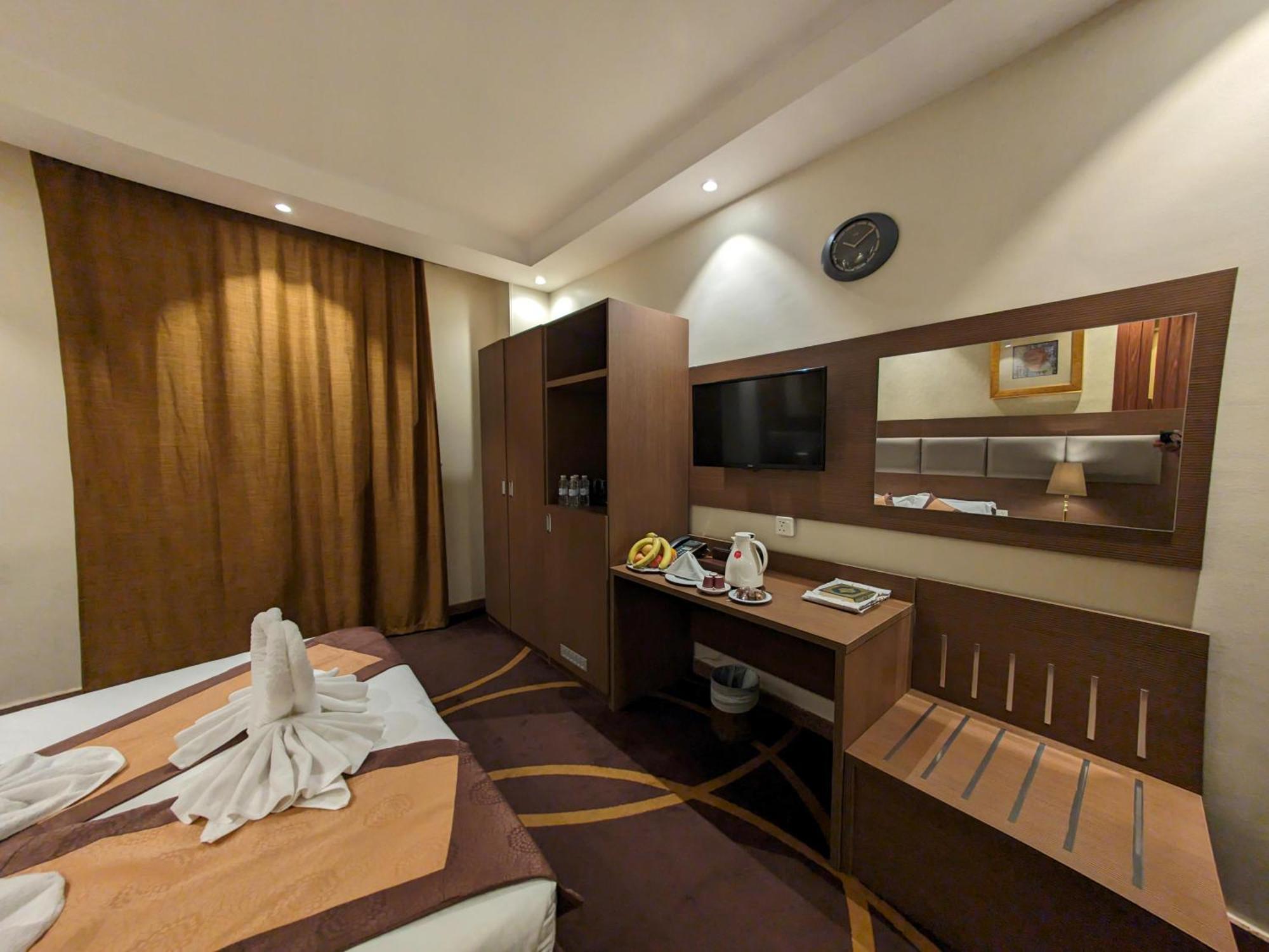 Qasr Al Ansar Golden Tulip Hotel Medina Exteriör bild