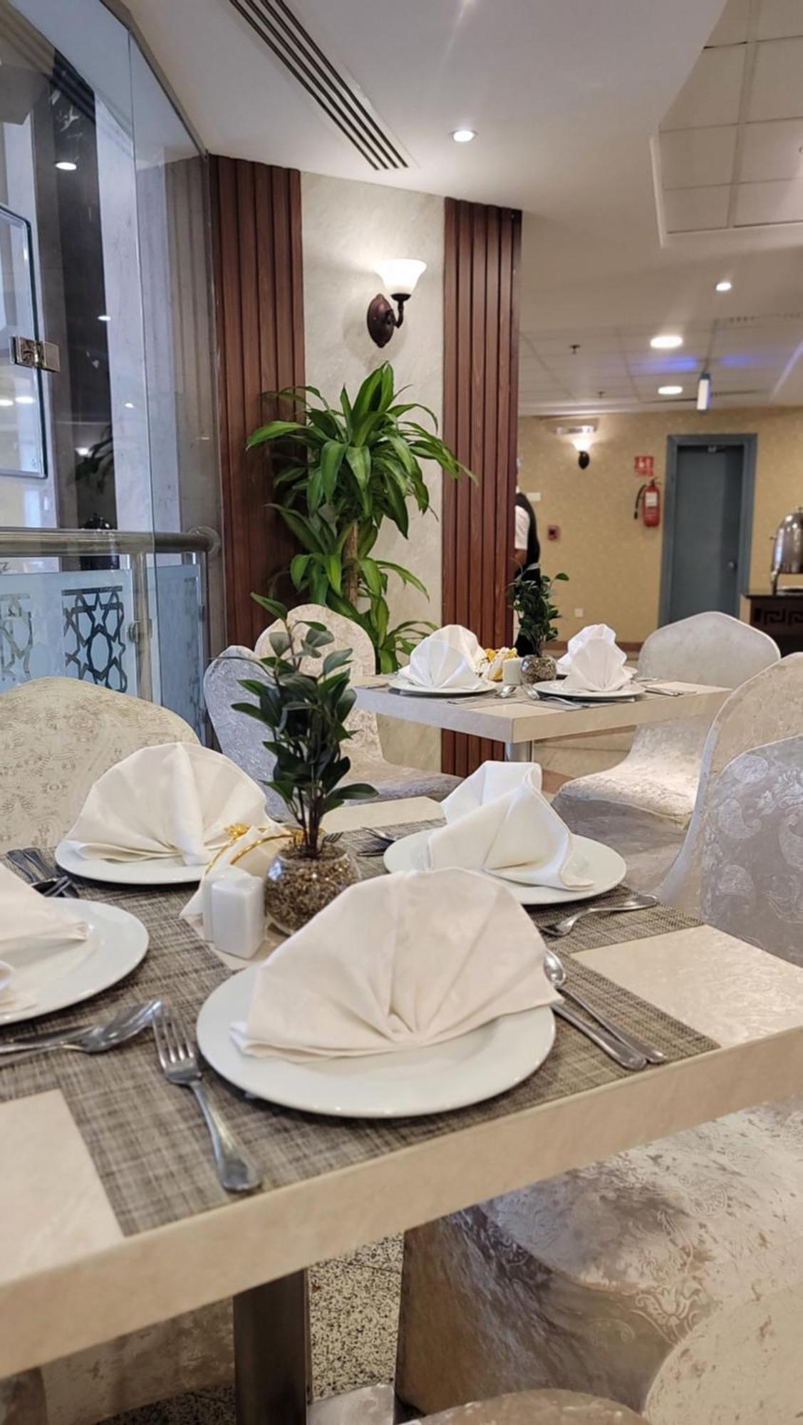 Qasr Al Ansar Golden Tulip Hotel Medina Exteriör bild