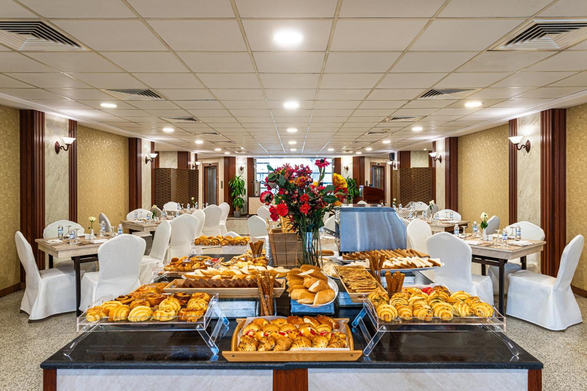 Qasr Al Ansar Golden Tulip Hotel Medina Exteriör bild